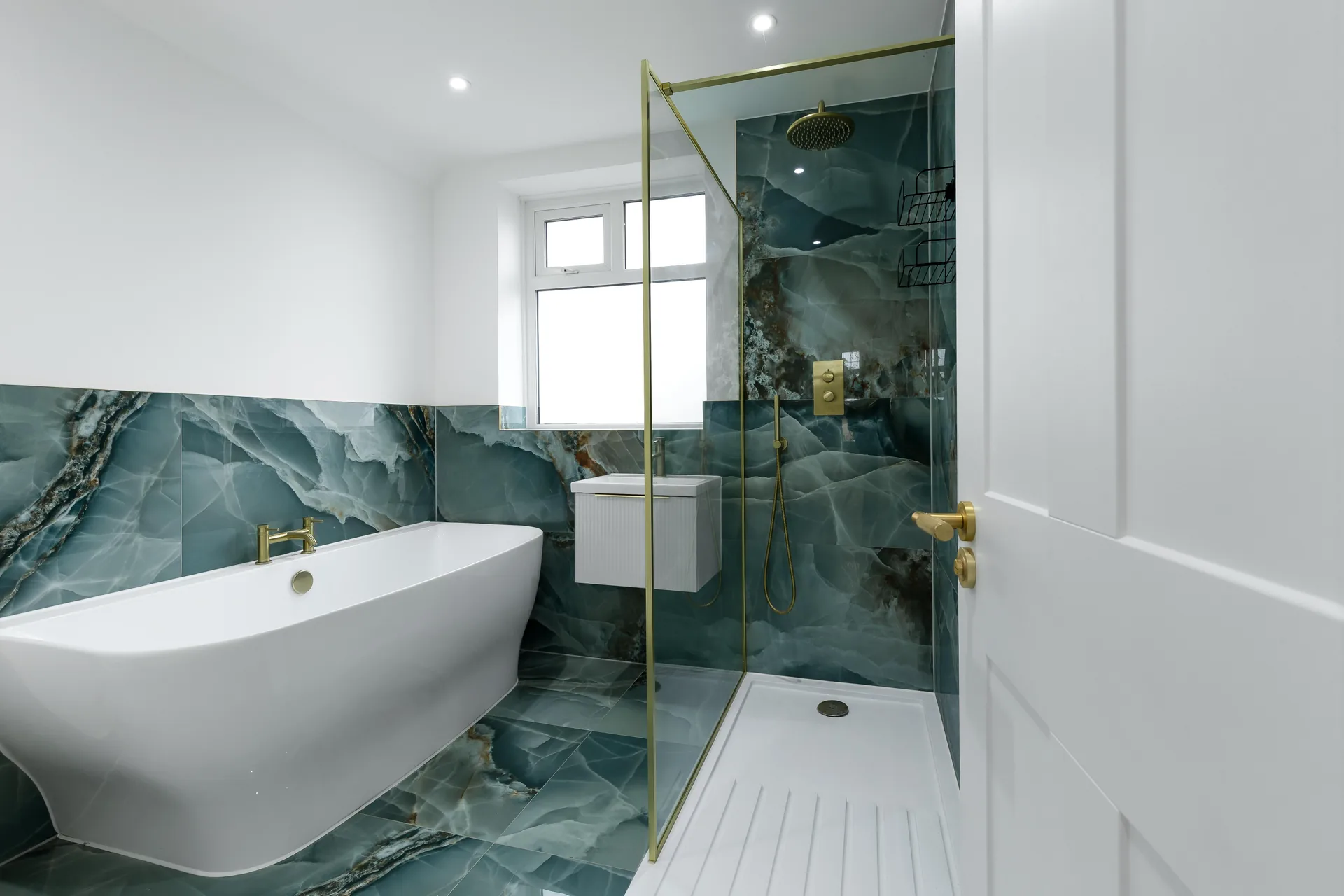 Luxury Bathroom Green Tile Soaking Tub Design